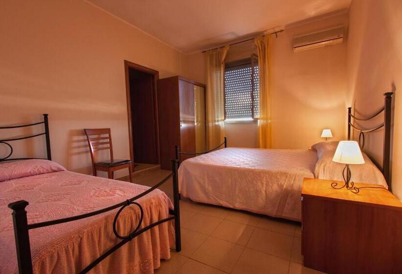 اتاق ساده سه‌ نفره, Joanne B&b