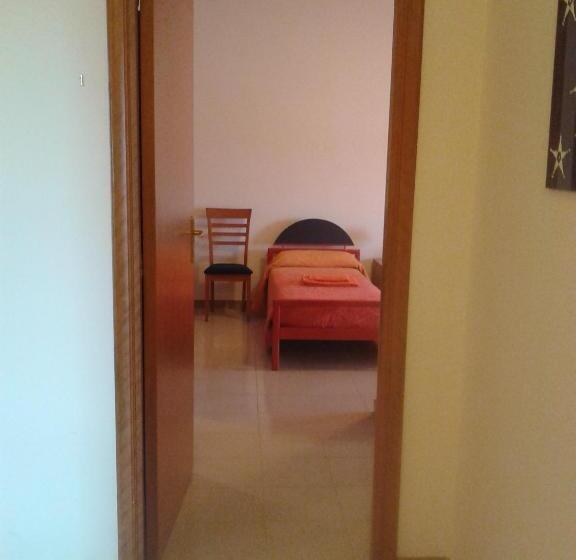 اتاق استاندارد چهار تخته, Joanne B&b