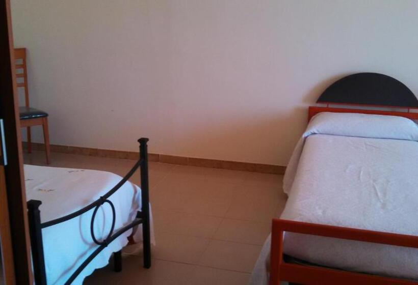 اتاق استاندارد چهار تخته, Joanne B&b