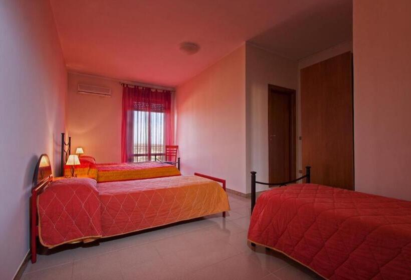 اتاق استاندارد چهار تخته, Joanne B&b