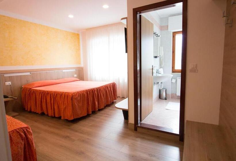 اتاق استاندارد چهار تخته, Al Benvenuto Hotel & Restaurant