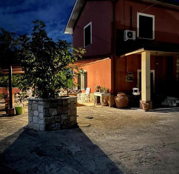 اتاق کلاسیک سه تخته, B&b Colle Cucchiara