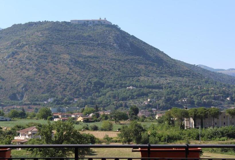 اتاق کلاسیک سه تخته, B&b Colle Cucchiara