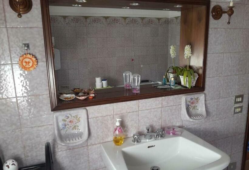 اتاق استاندارد با وان آب گرم, B&b Fortuines