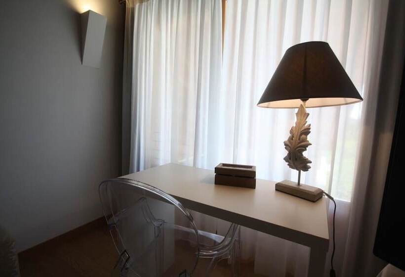 اتاق استاندارد سه نفره, Country House Due Fiumi