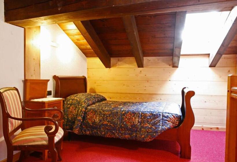 اتاق استاندارد چهار تخته, Les Combes