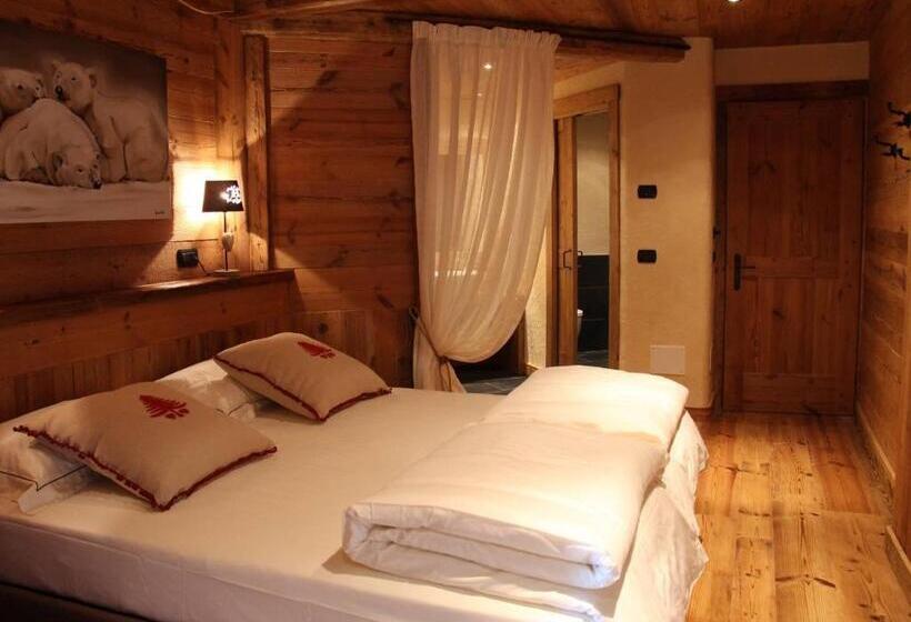 Standard Triple Room with Terrace, Les Trompeurs Chez Odette