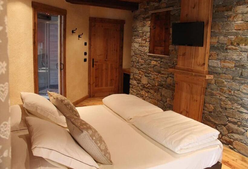 Superior Room with Terrace, Les Trompeurs Chez Odette