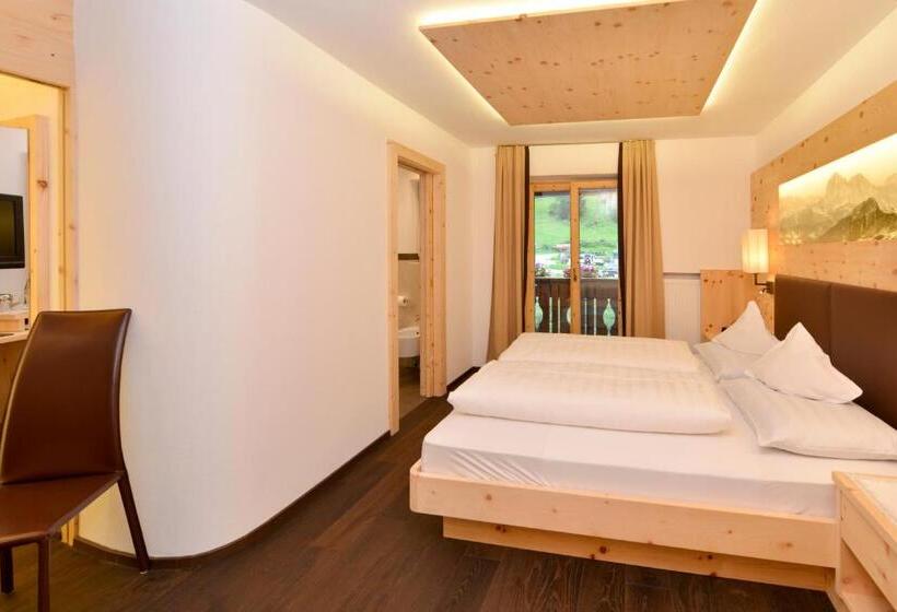 اتاق سوپریور با بالکن, Romantik Villa Cesanueva