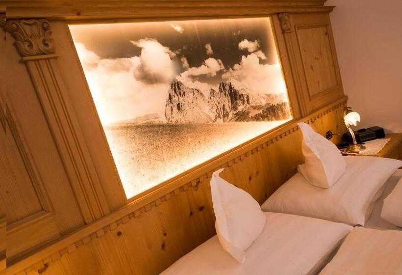 اتاق سوپریور با بالکن, Romantik Villa Cesanueva