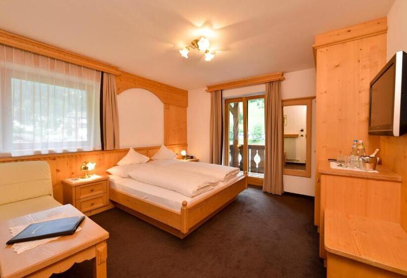اتاق سوپریور با بالکن, Romantik Villa Cesanueva