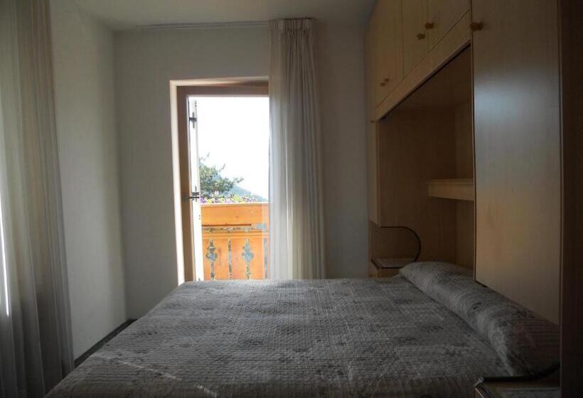 اتاق خانوادگی با سرویس بهداشتی مشترک, Albergo Alpino