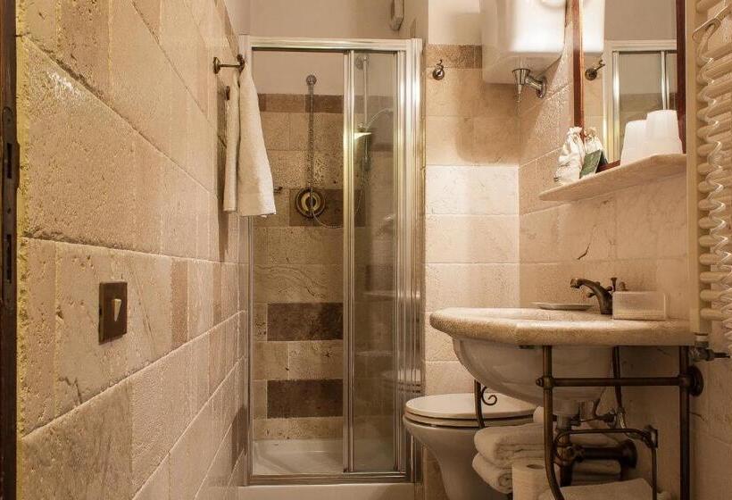 اتاق استاندارد یک نفره, Albergo Il Giglio