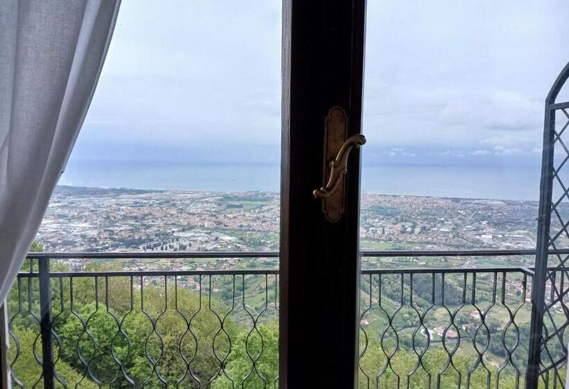 اتاق راحتی با چشم‌انداز دریا, Ristorante Radar