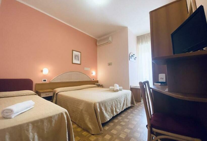 Номер Стандарт Трехместный, Villa Grazia