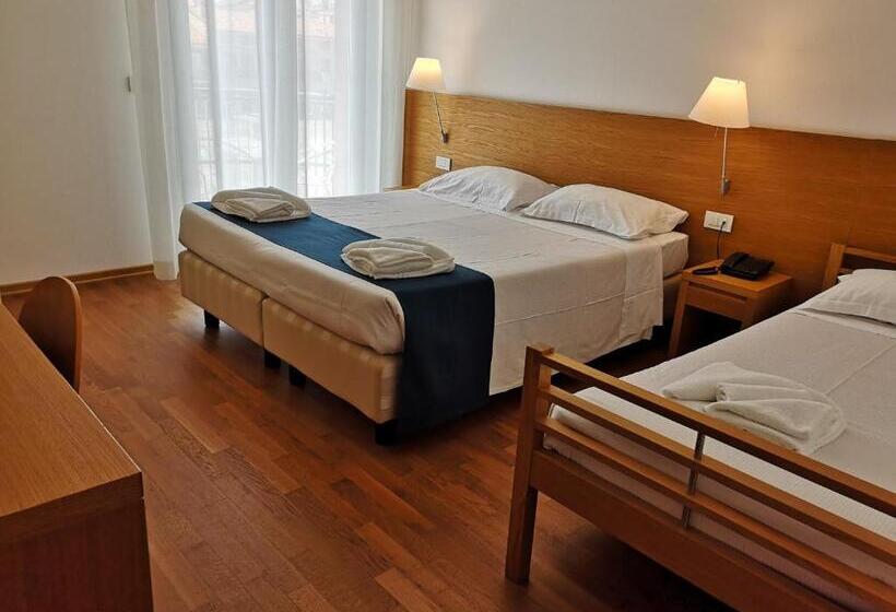 Трехместный Номер Стандарт с Балконом, Lacroma Bio Hotel & Apartments