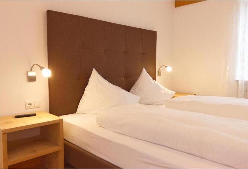 Номер Стандарт Трехместный, Pension & Residence Astoria