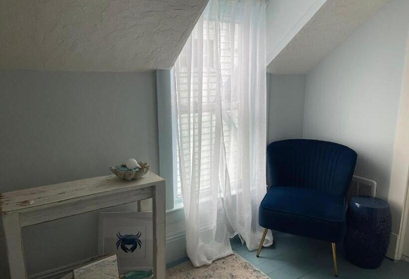 Номер Стандарт, Narragansett House