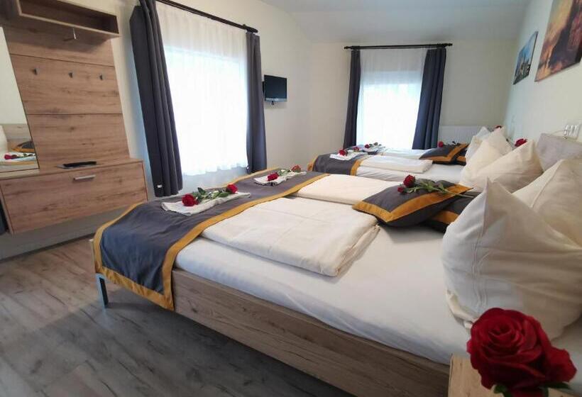 Четырехместный Номер Economy, Garni City