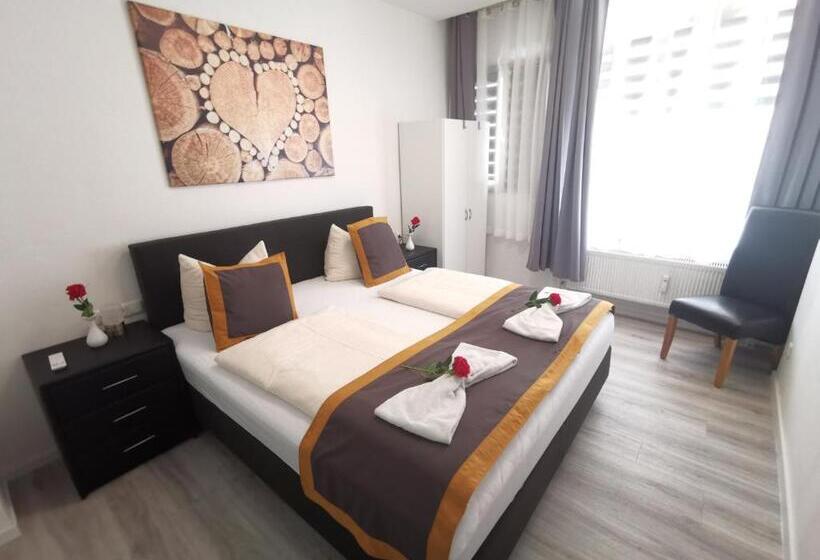 Номер Deluxe, Garni City