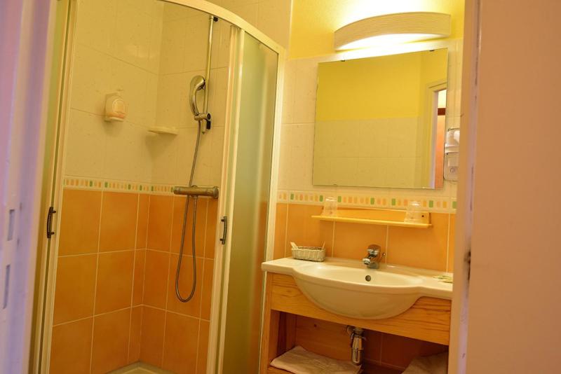 Номер Стандарт Трехместный, Maison Vernet Hôtel Beauséjour
