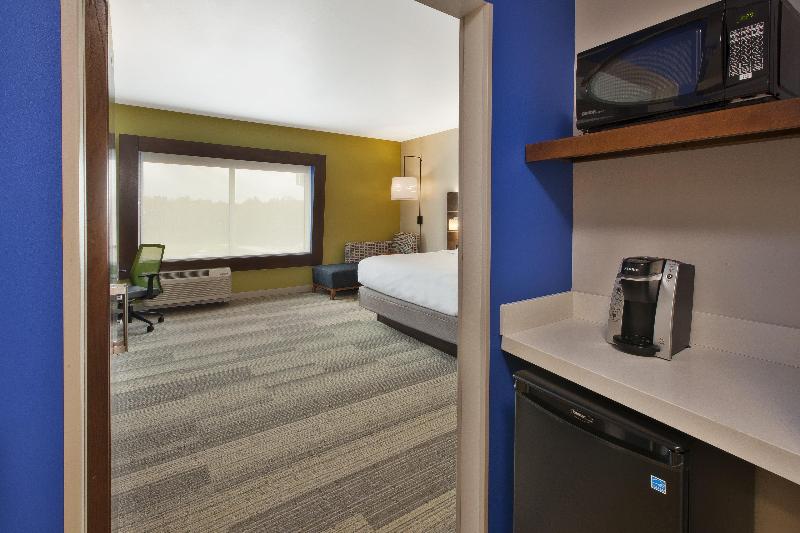 Номер Стандарт Кровать Кинг Адаптированный для Инвалидов, Holiday Inn Express And Suites South Hill, An Ihg