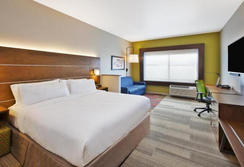 带大床的套房, Holiday Inn Express And Suites South Hill, An Ihg