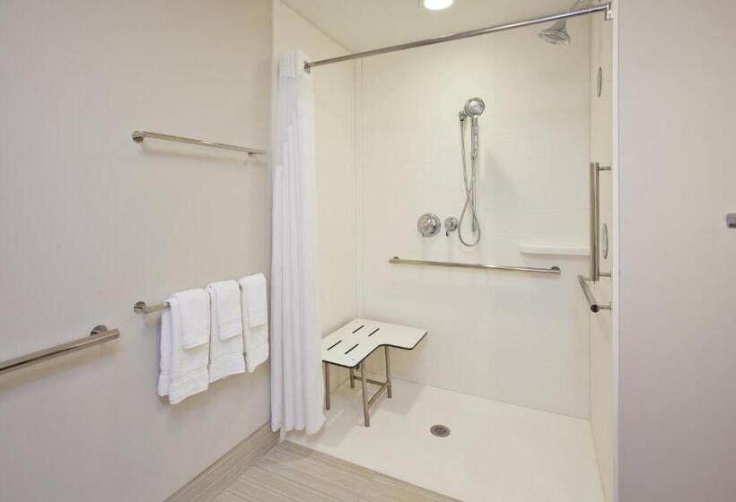 Номер Стандарт Кровать Кинг Адаптированный для Инвалидов, Holiday Inn Express And Suites South Hill, An Ihg