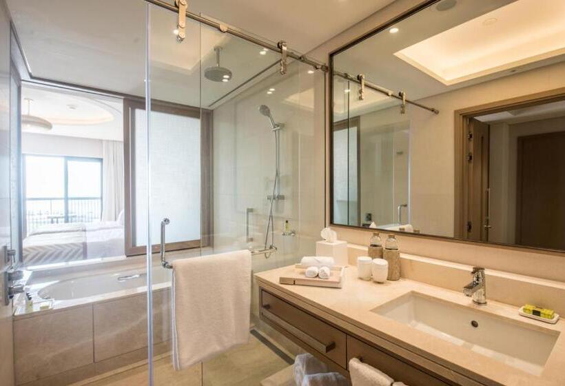 디럭스 스위트 킹 침대, Intercontinental Fujairah Resort, An Ihg