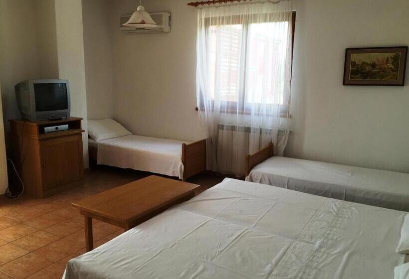 اتاق استاندارد چهارنفره با بالکن, Vera Bed And Breakfast