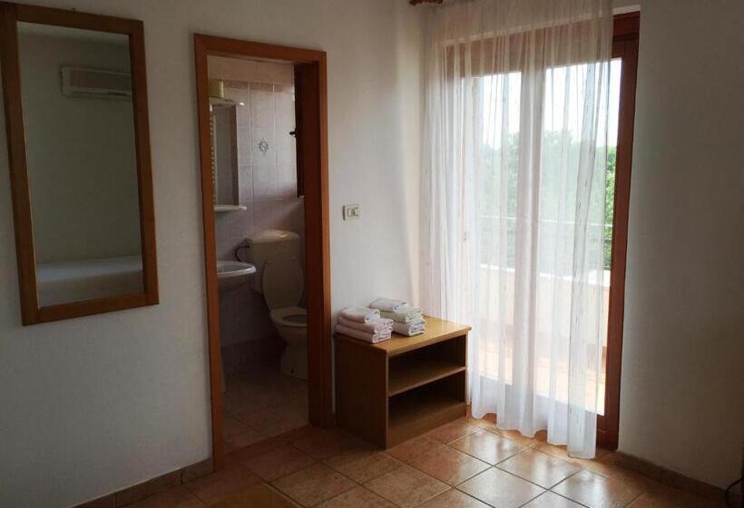 اتاق استاندارد چهارنفره با بالکن, Vera Bed And Breakfast