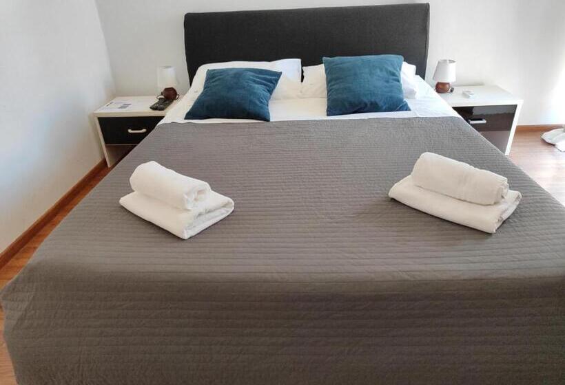 اتاق استاندارد چهارنفره با بالکن, Guest House Adria