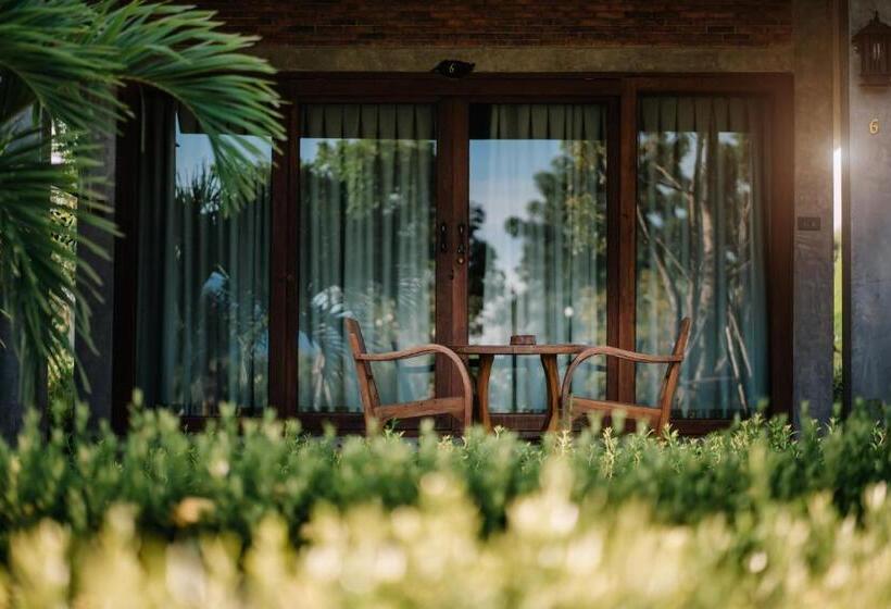 Бунгало с видом на бассейн, Sawasdee Sukhothai Resort