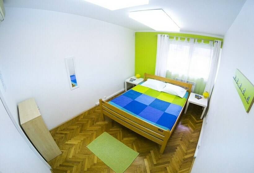带共用浴室的标准房间, Whole Wide World Hostel