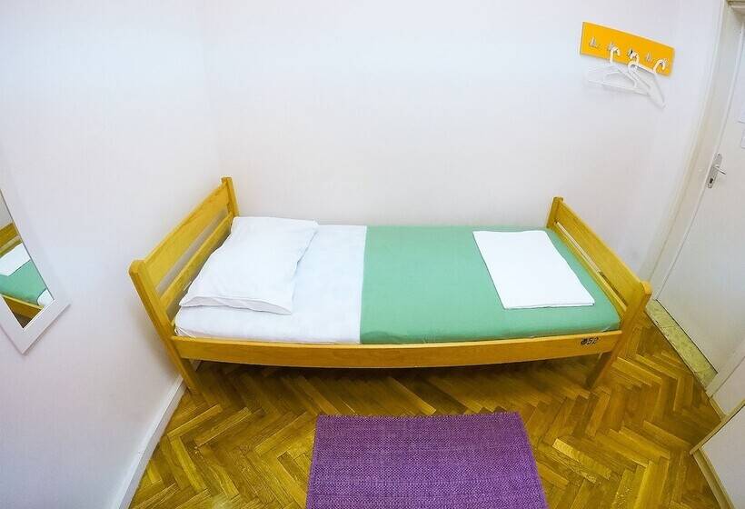 带共用浴室的标准房间, Whole Wide World Hostel