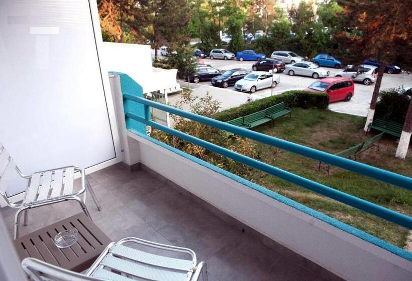 اتاق استاندارد, Favorit