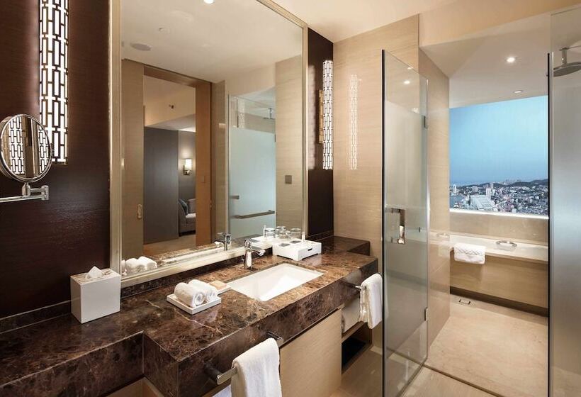اتاق اجرایی, Hilton Yantai