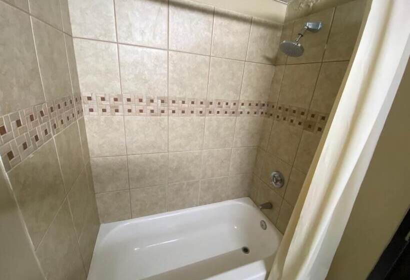 Номер Стандарт 2 Двуспальные Кровати, Super 8 By Wyndham Rocky Mount I 95 Exit 145