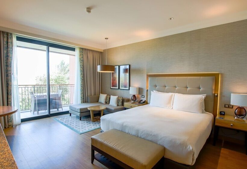 اتاق سوپریور با چشم‌انداز استخر, Hilton Cabo Verde Sal Resort