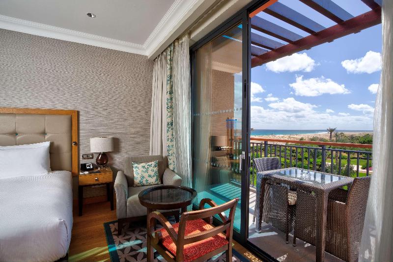 اتاق سوپریور با چشم‌انداز استخر, Hilton Cabo Verde Sal Resort