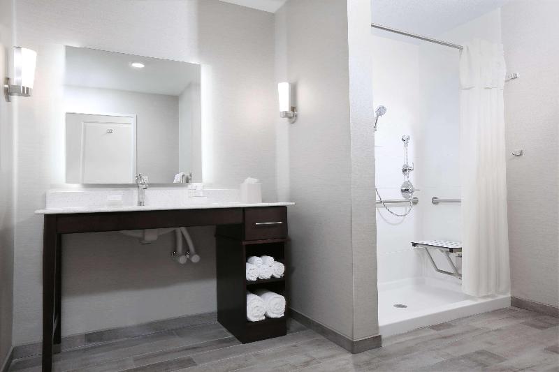 带大床的标准工作室, Homewood Suites By Hilton West Fargo Sanford Medical Center