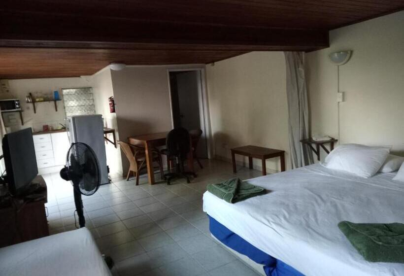 Standard studio with lake view, Seachange Lodge