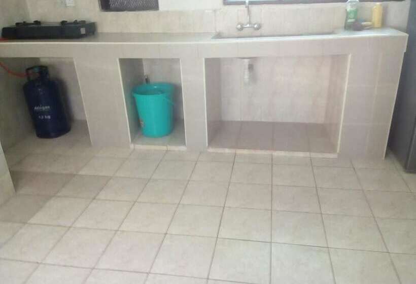 اتاق استاندارد یک نفره, Ashari