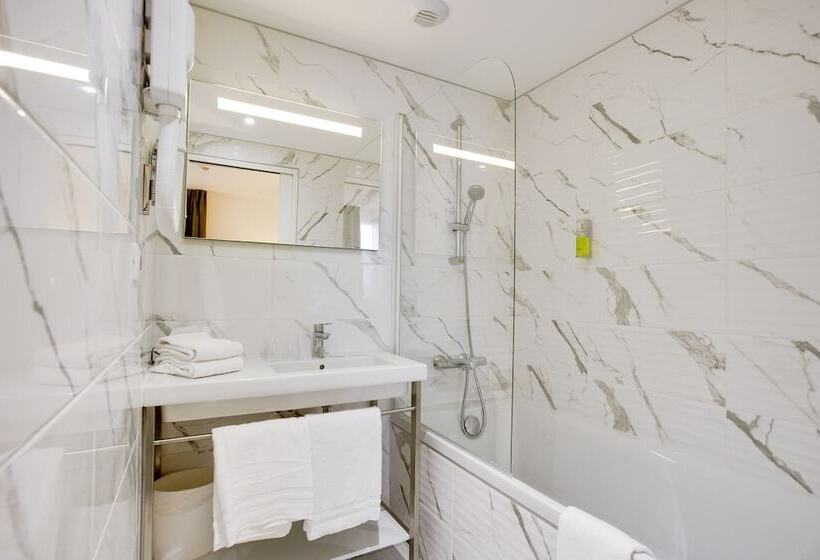 Полулюкс, Brit Hotel Confort Loches
