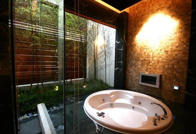 اتاق لوکس, The Yorker Deluxe Motel
