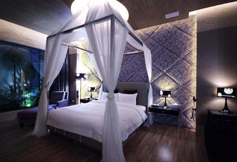 اتاق لوکس, The Yorker Deluxe Motel