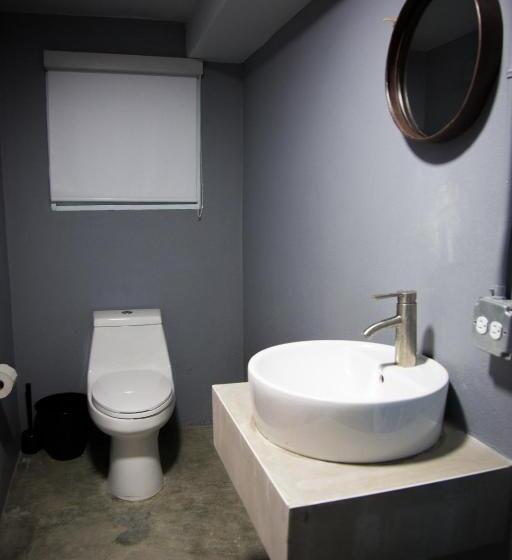 اتاق استاندارد با بالکن و چشم‌انداز دریا, Nomada Urban Beach Hostel Calle Loiza
