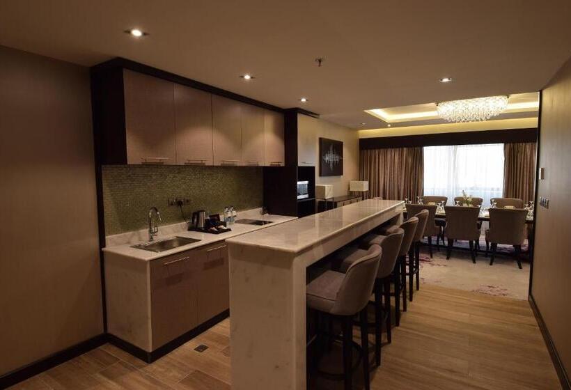 Королевский Люкс, Paradise Elite Hotel Al Tahlia Jeddah