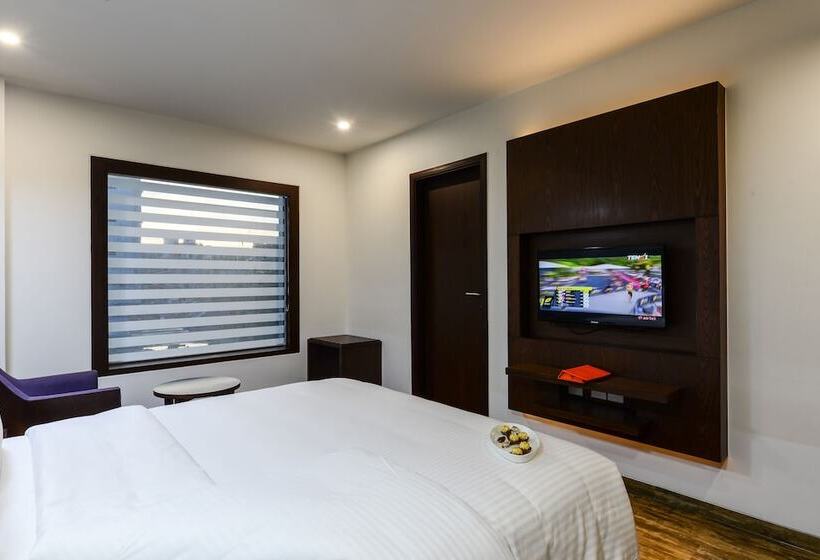 Номер Премиум, Howard Johnson By Wyndham Kolkata Airport