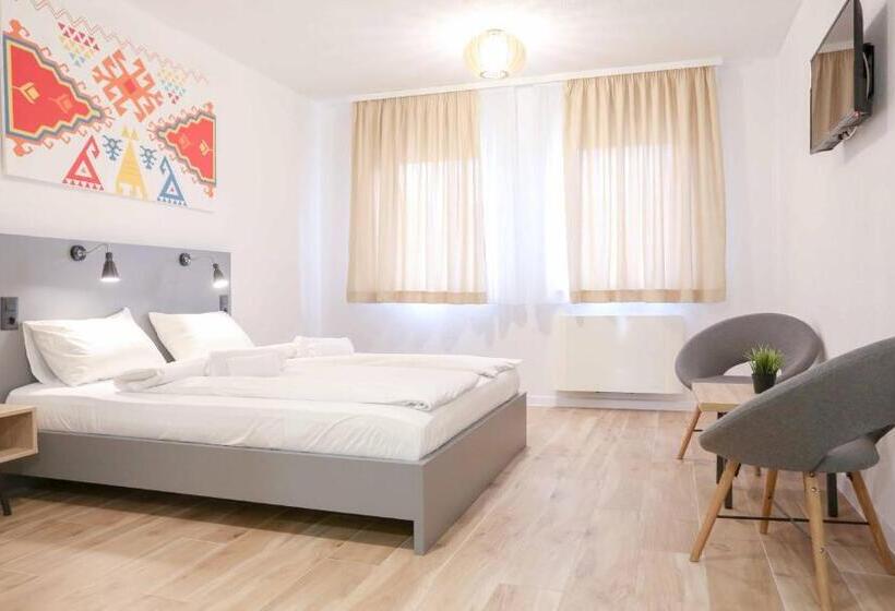 اتاق استاندارد, Hostel Kucha